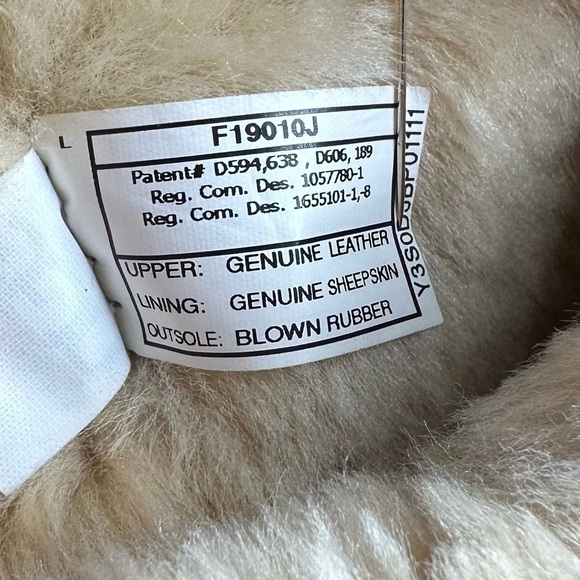 UGG Women’s  Bailey Triple Button Boots. Size 7 - Picture 9 of 10